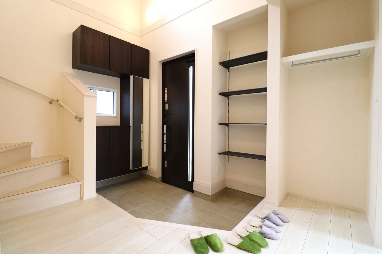 【1号棟玄関吹き抜け】