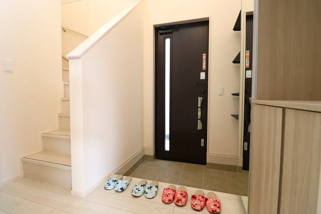 【2号棟玄関吹き抜け】