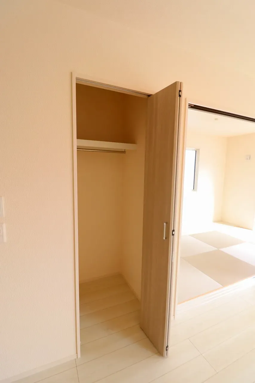 【2号棟リビング収納】