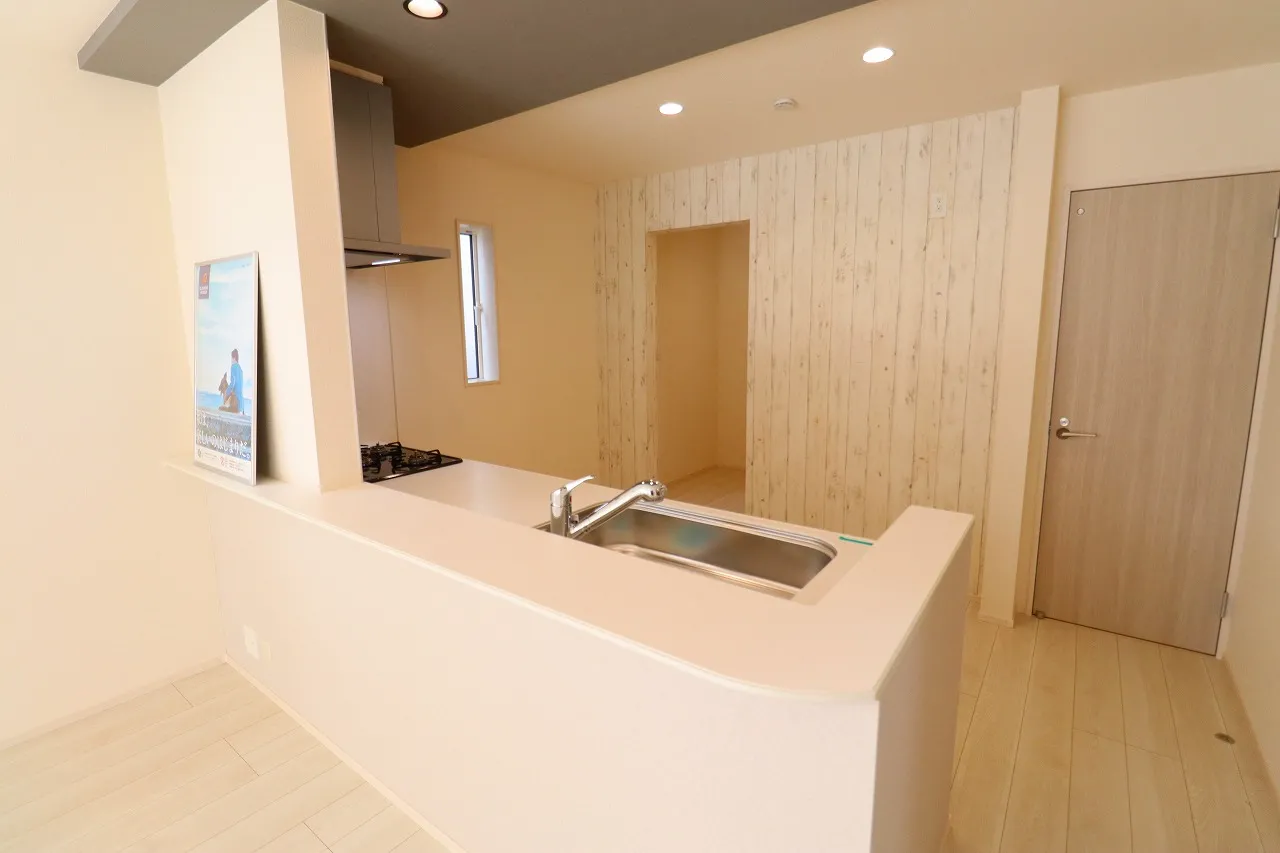 【2号棟キッチン+パントリー】