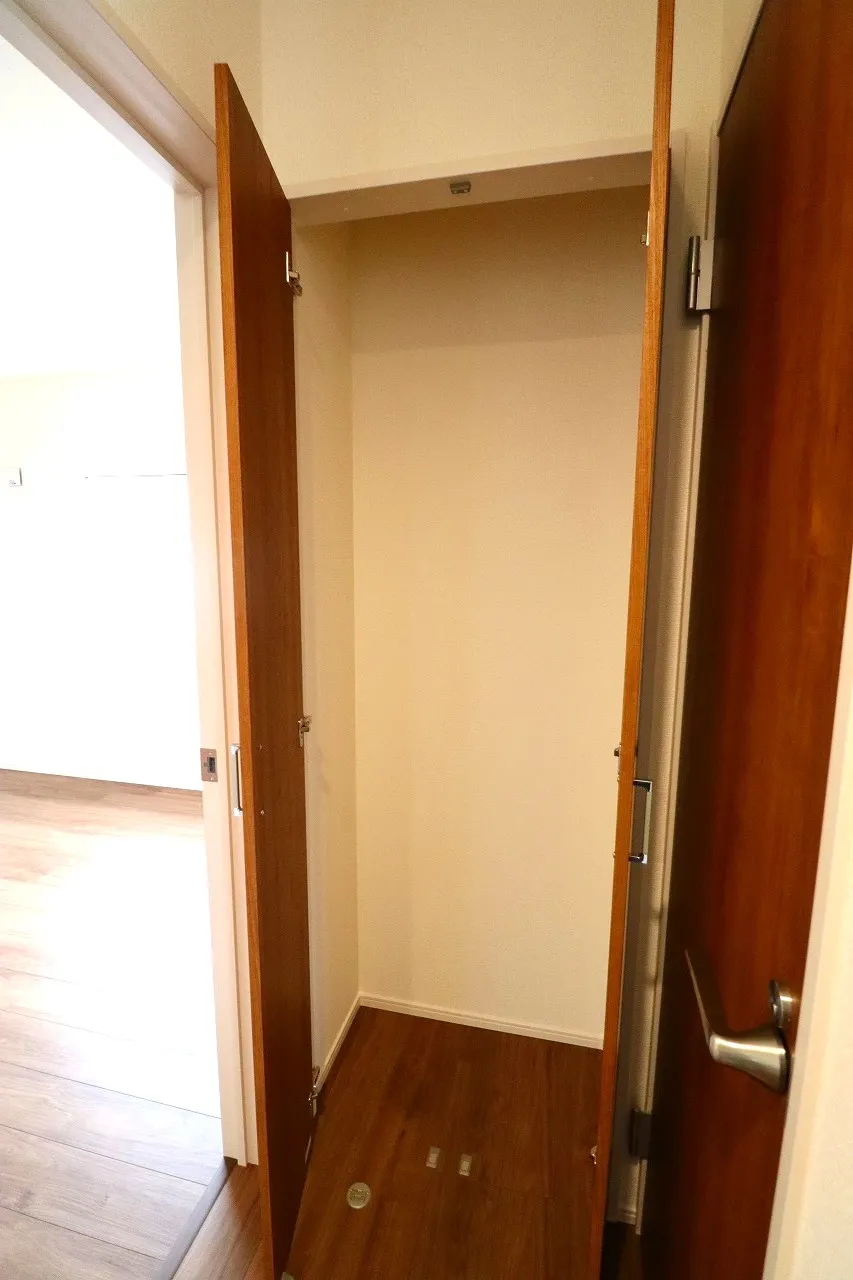 【3号棟2階廊下収納】