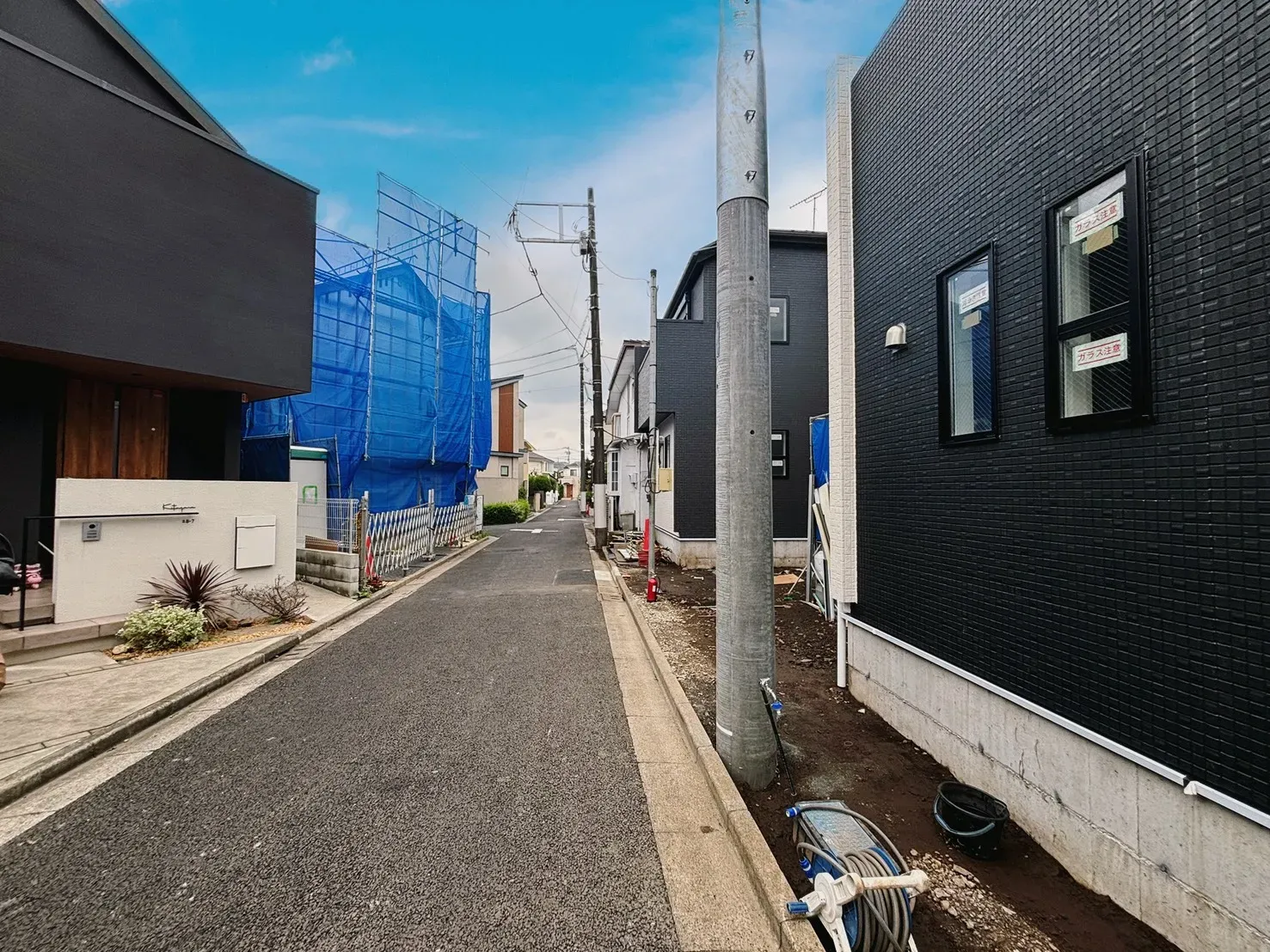 現地前面道路写真(2026年8月23日撮影)