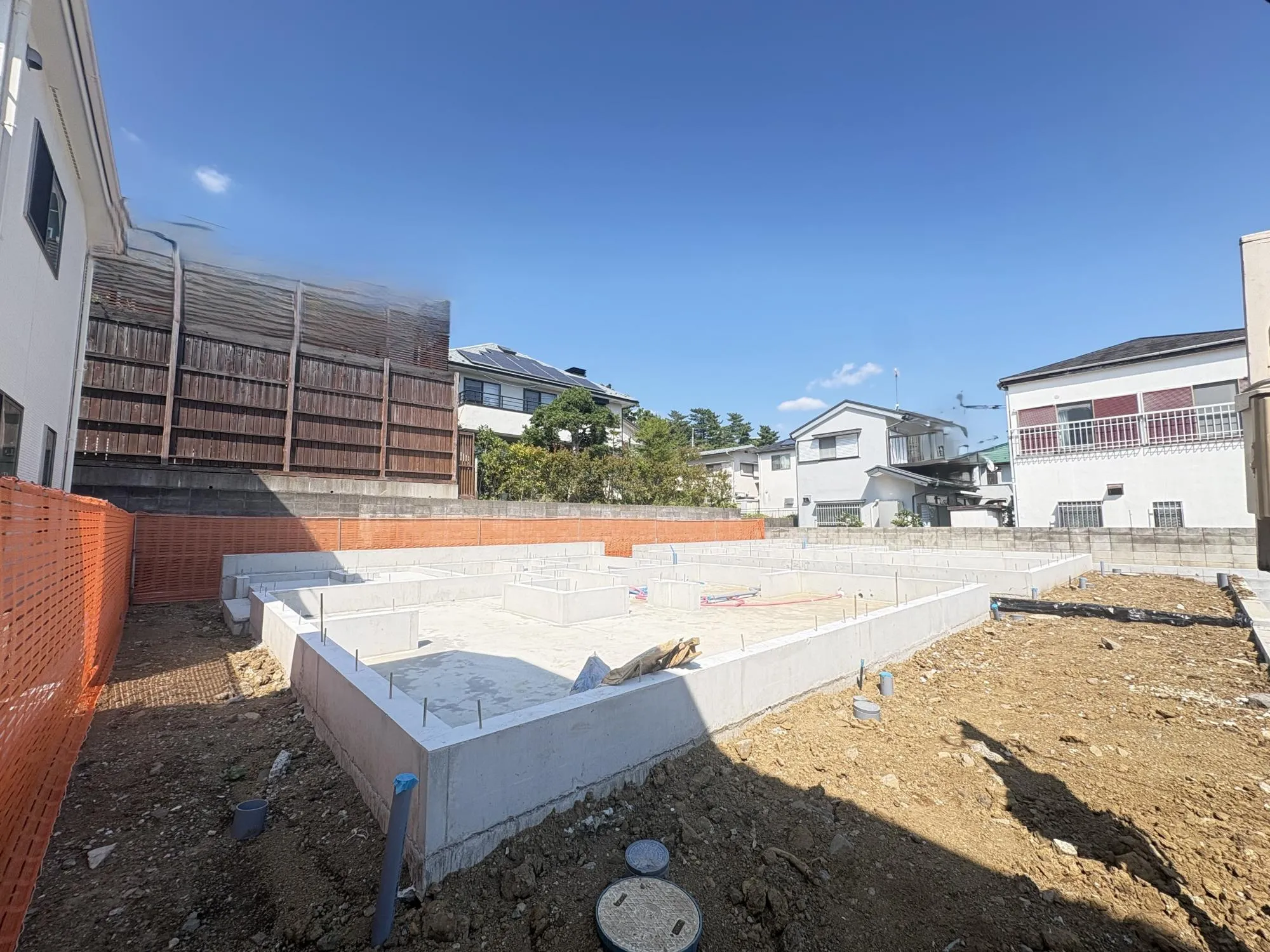 小田急小田原線「鶴川」駅までバス7分バス停「鶴川3丁目」まで 徒歩3分