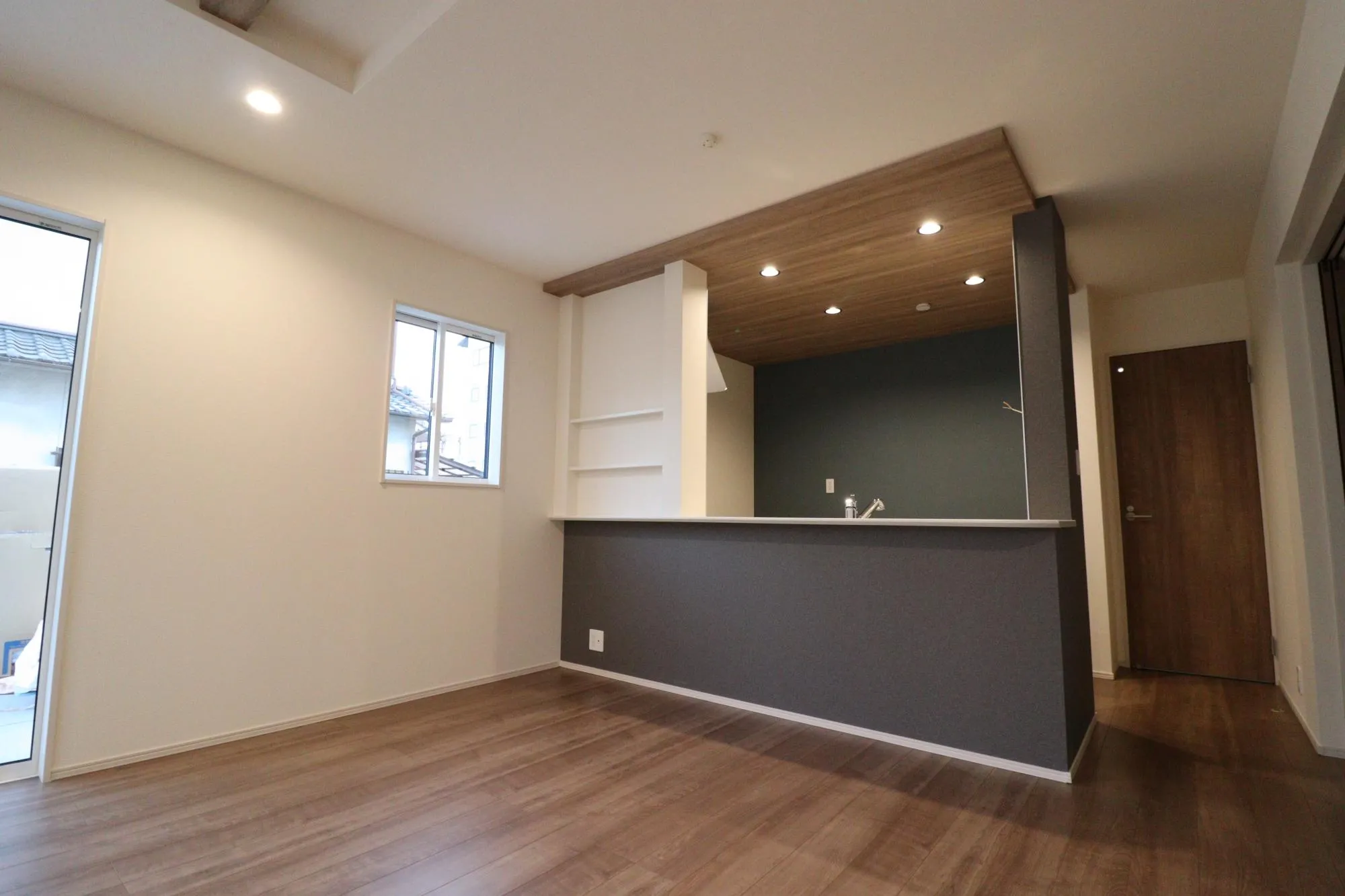 【対面式キッチンカウンター】