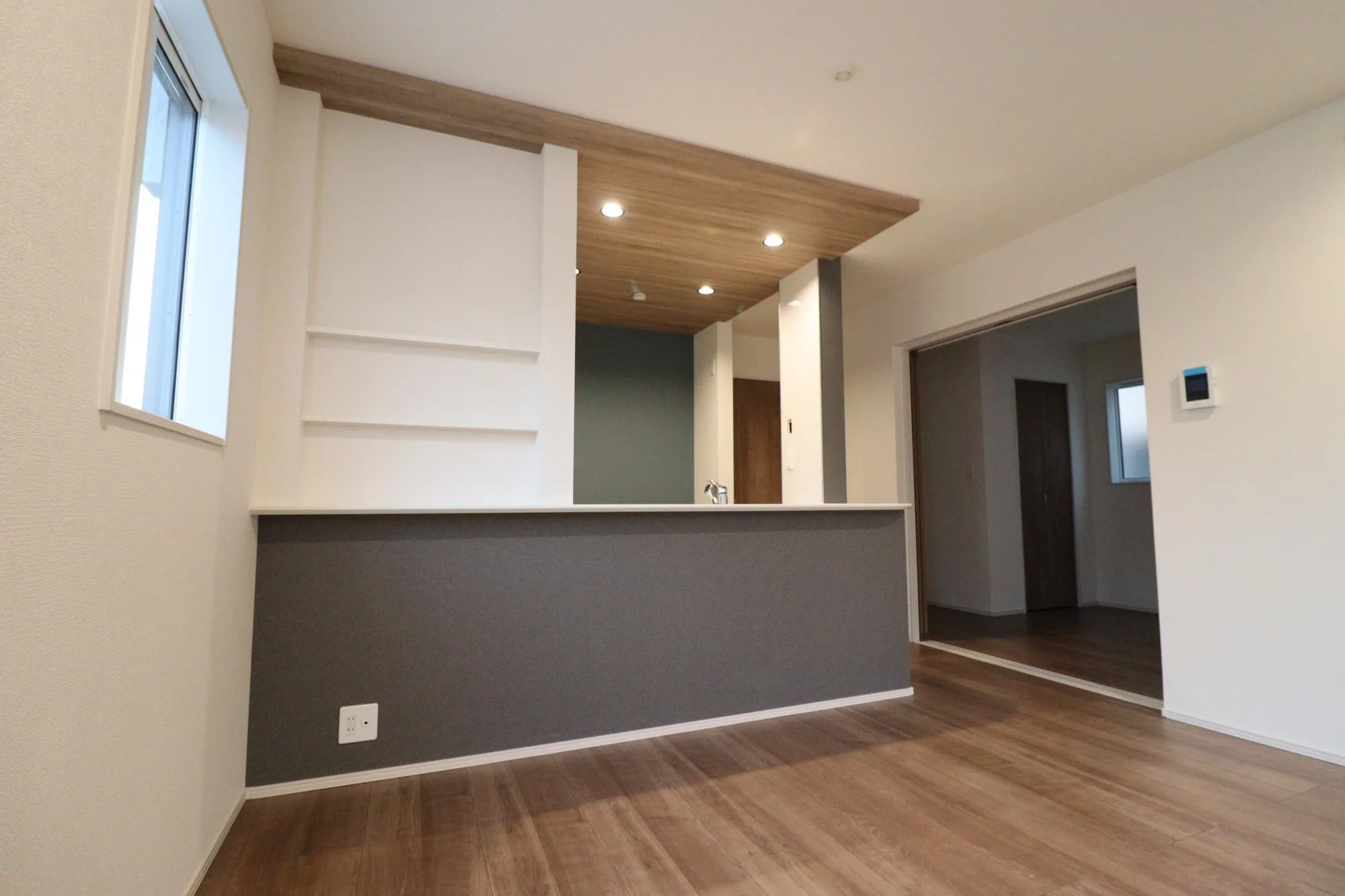 【対面式キッチンカウンター】