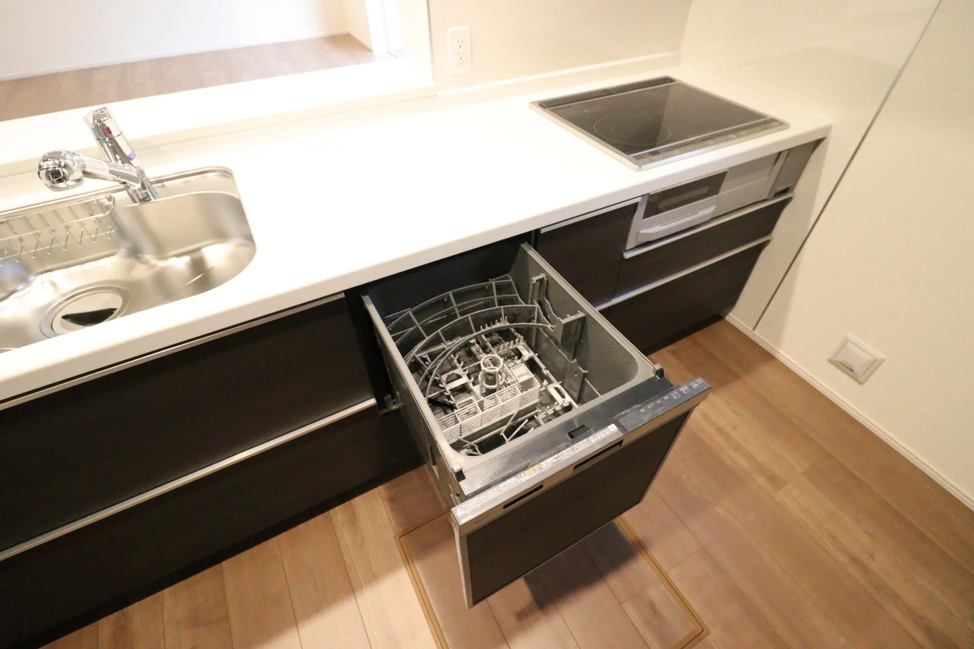 【食器洗浄乾燥機】