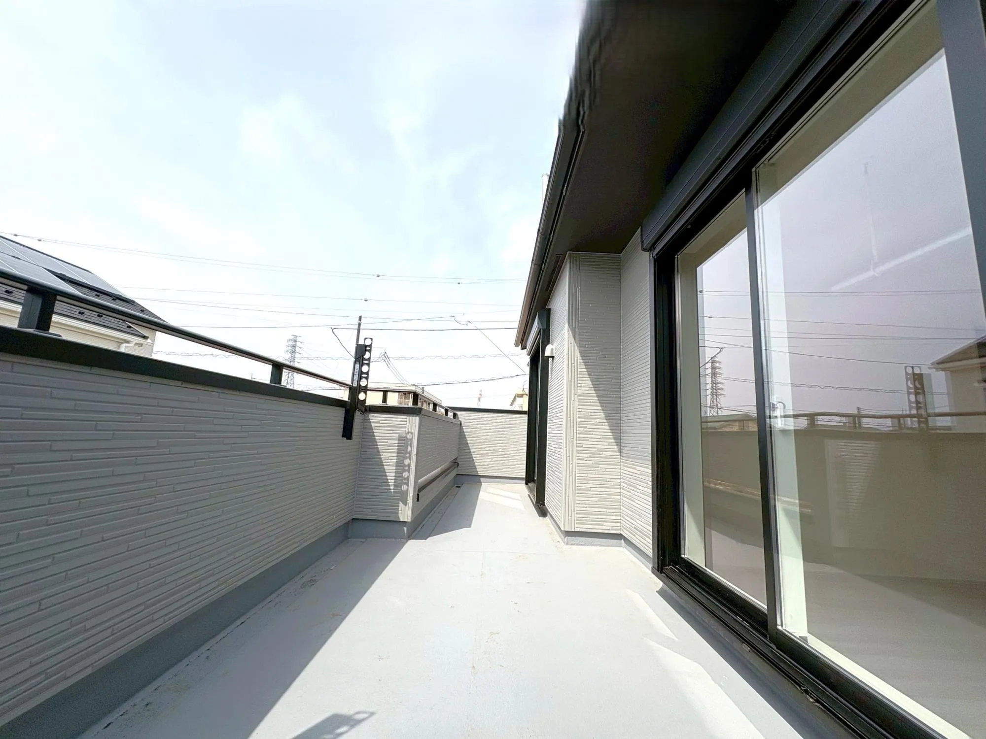 お洗濯物もラクラク干せるワイドバルコニー(6号棟)