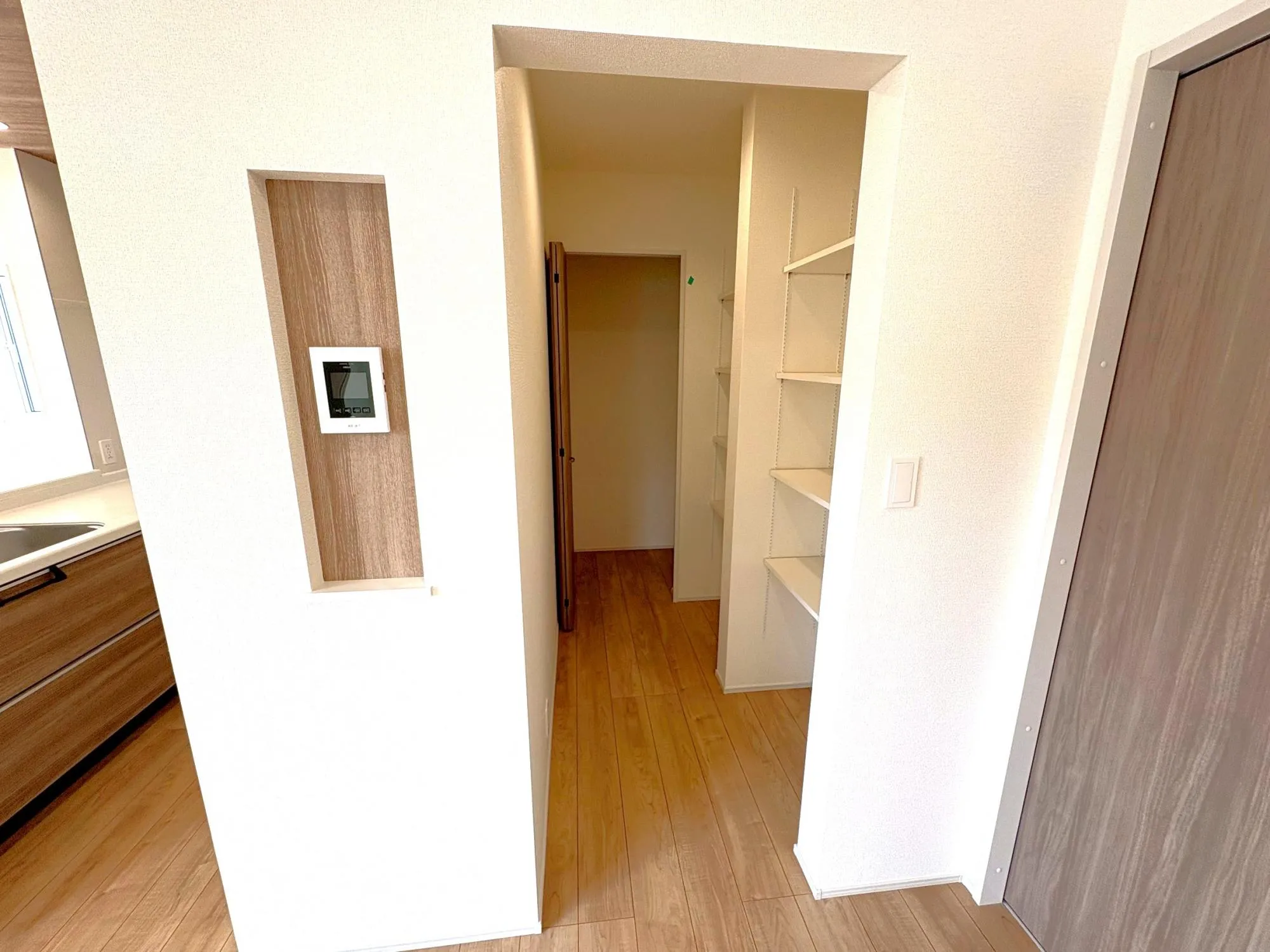 収納・可動棚4段のあるパントリー(7号棟)