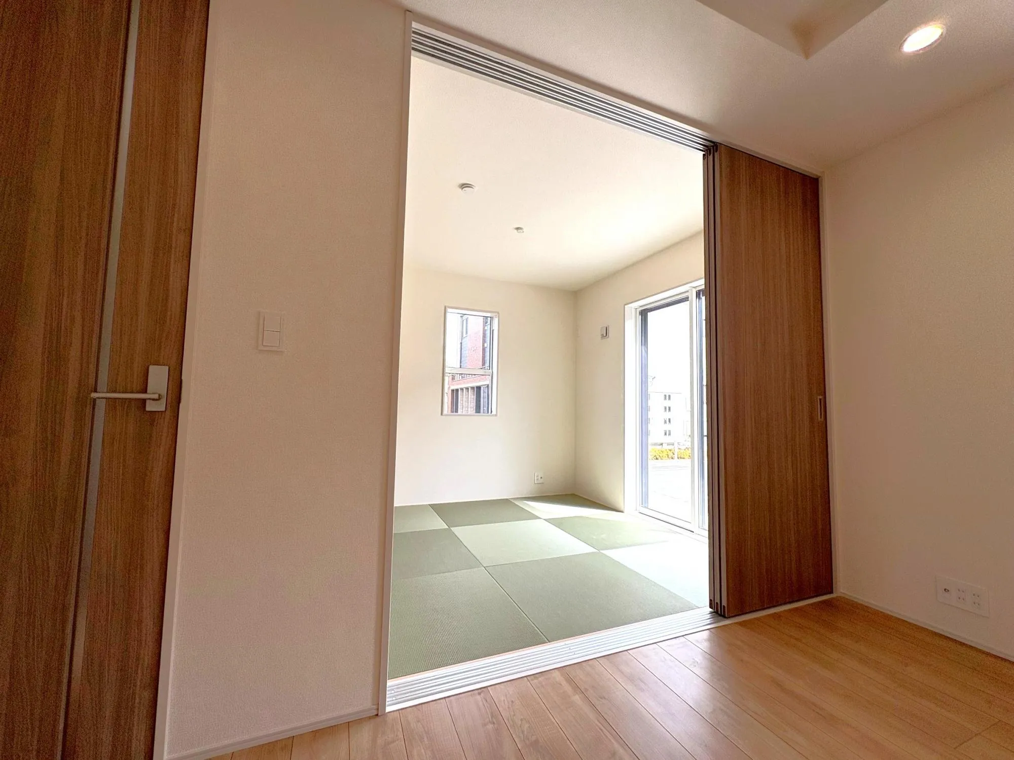 リビング脇和室4.5帖(7号棟)