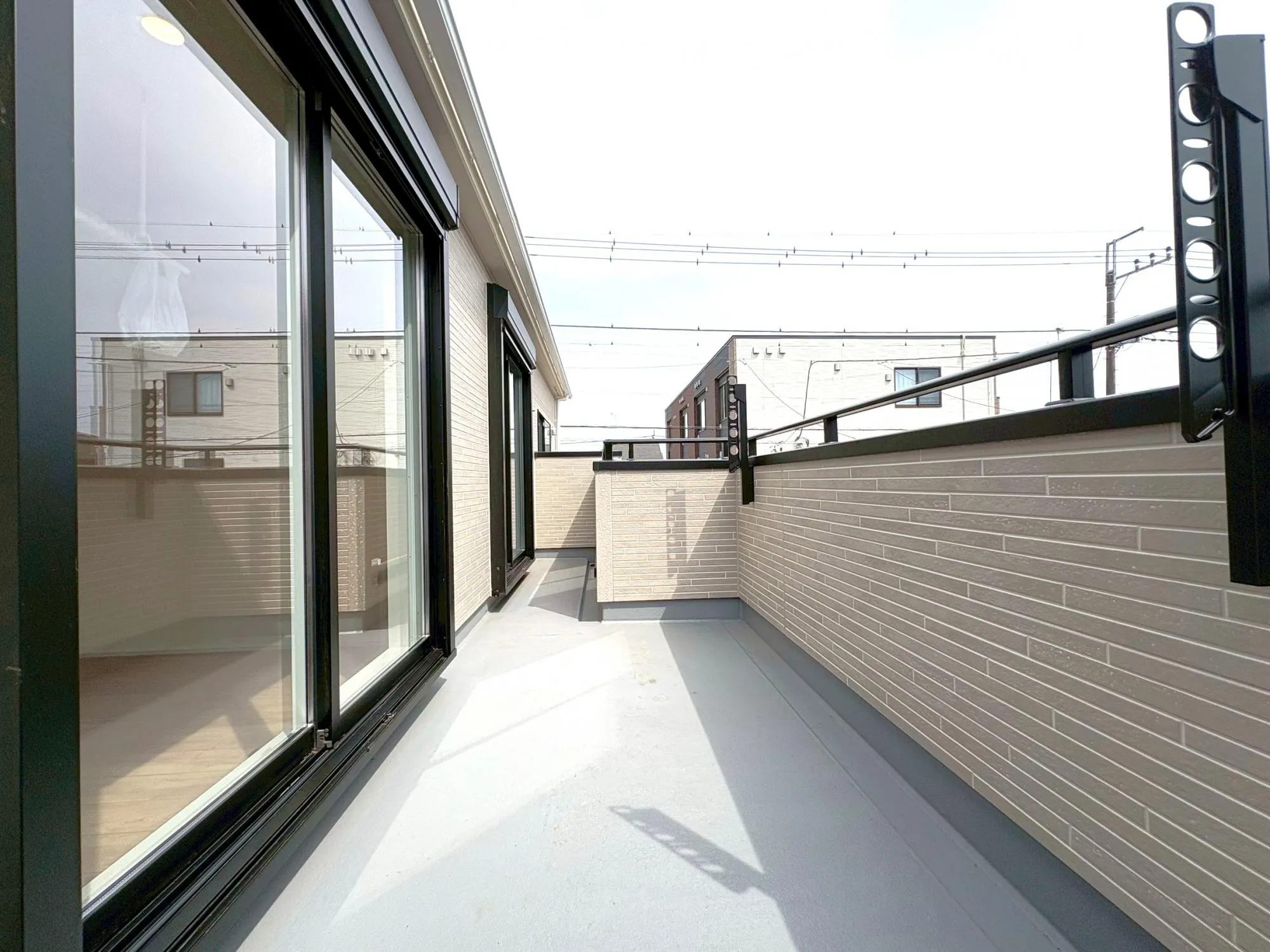 お洗濯物もラクラク干せるワイドバルコニー(7号棟)