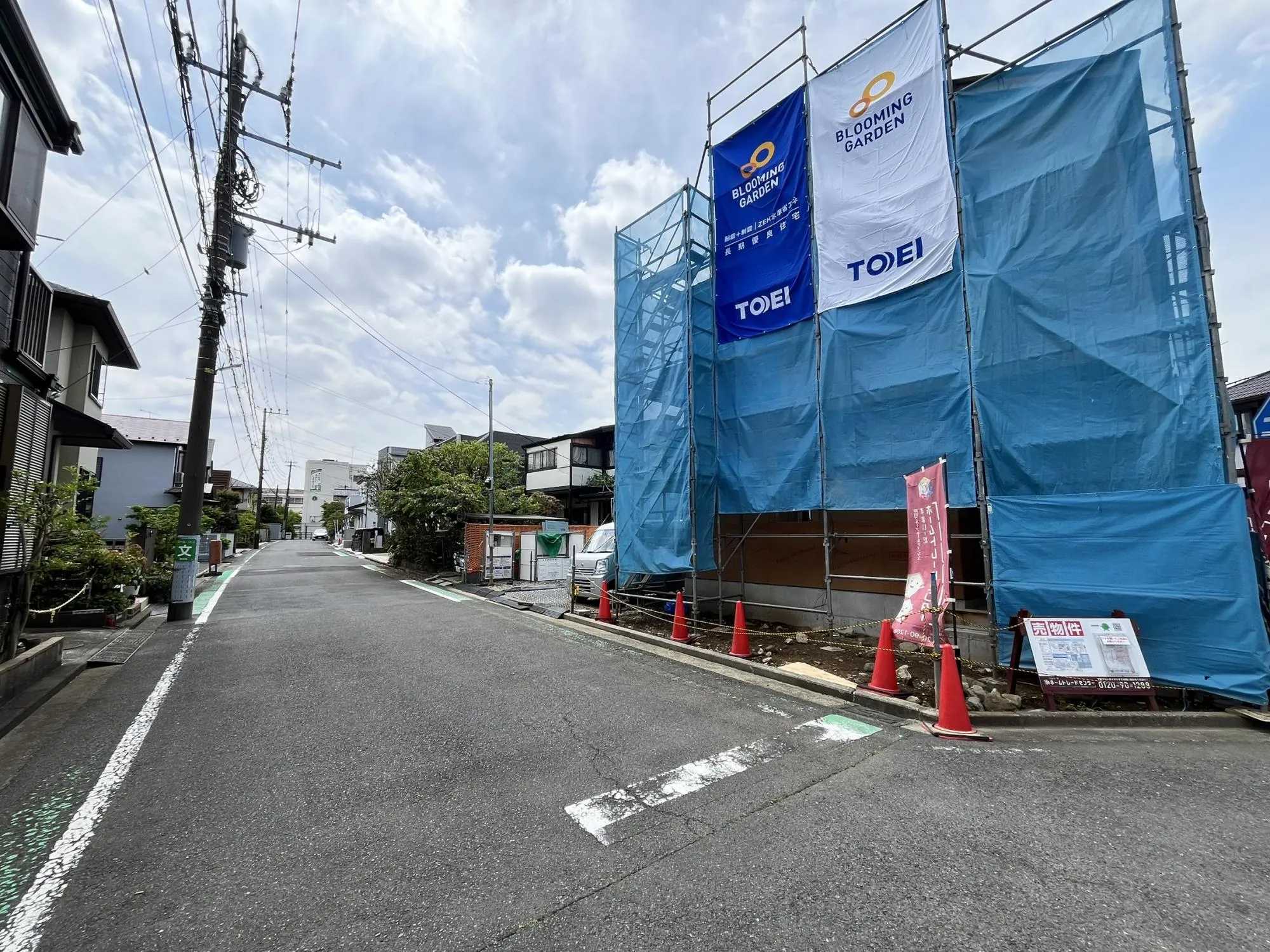 落ち着いた生活道路に面した物件。車通りが少ないため、小さなお子様がいるご家庭にも安心。駐車もスムーズに行えます。