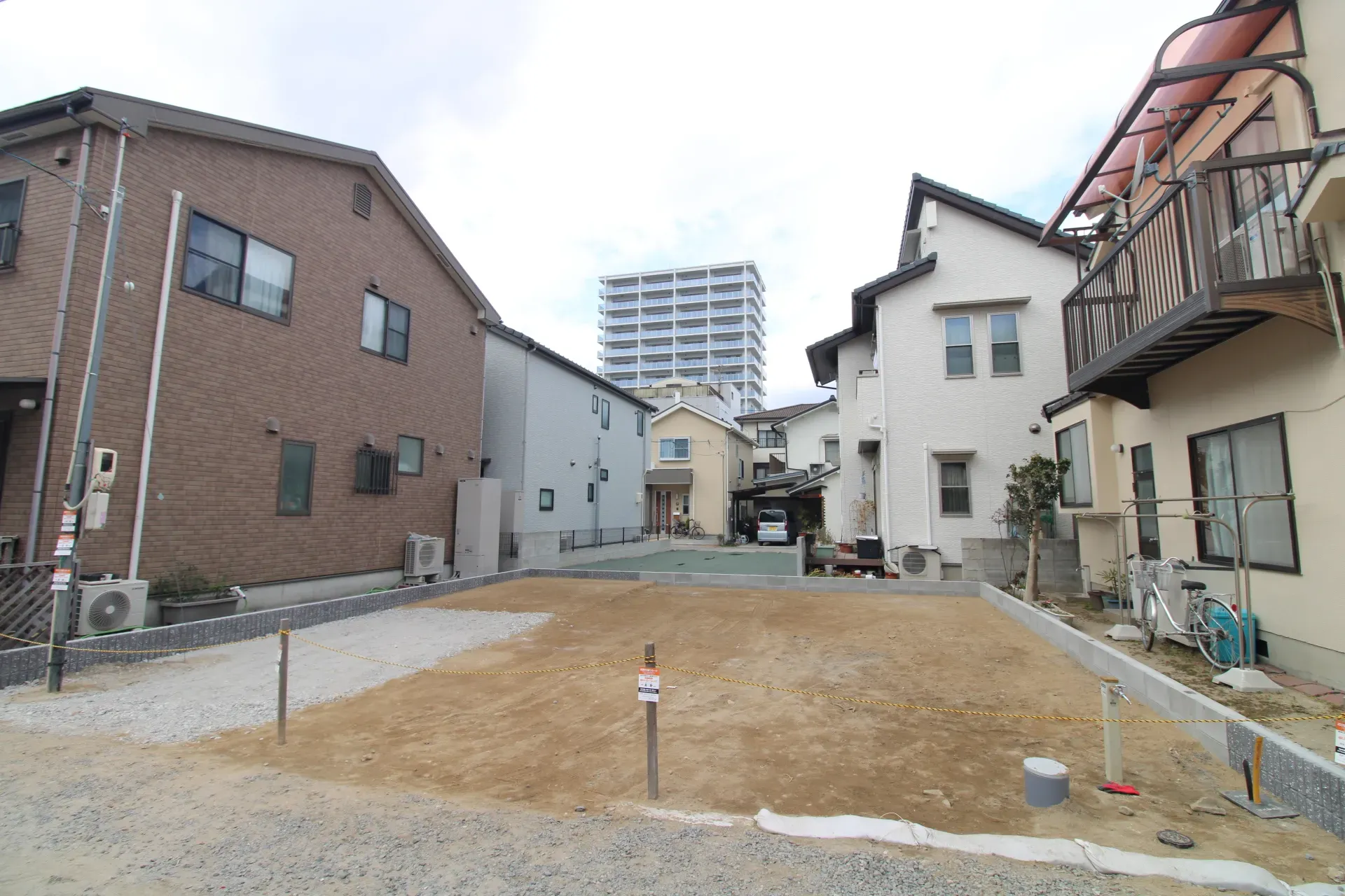 前面道路から見た宅地