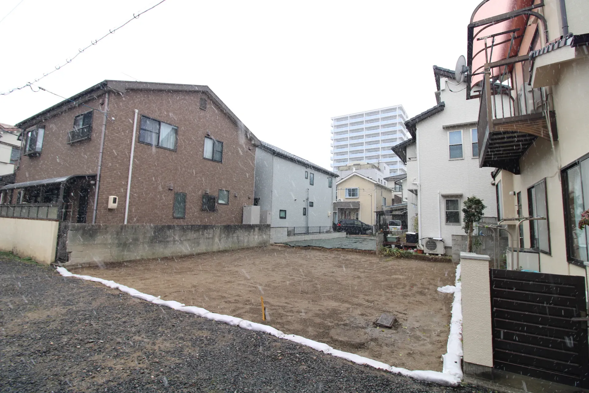 前面道路から見た宅地