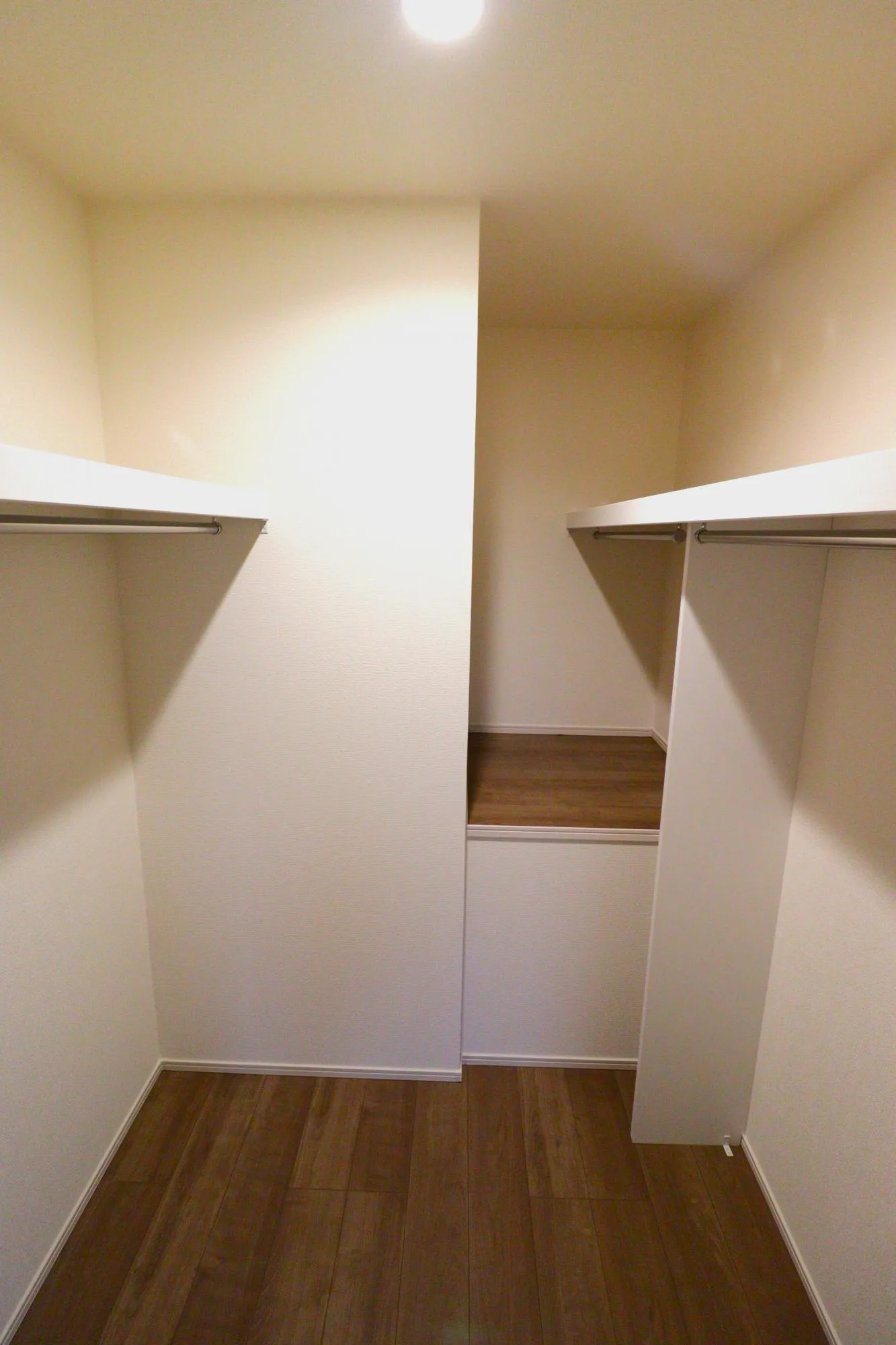 【2階ウォークインクローゼット】