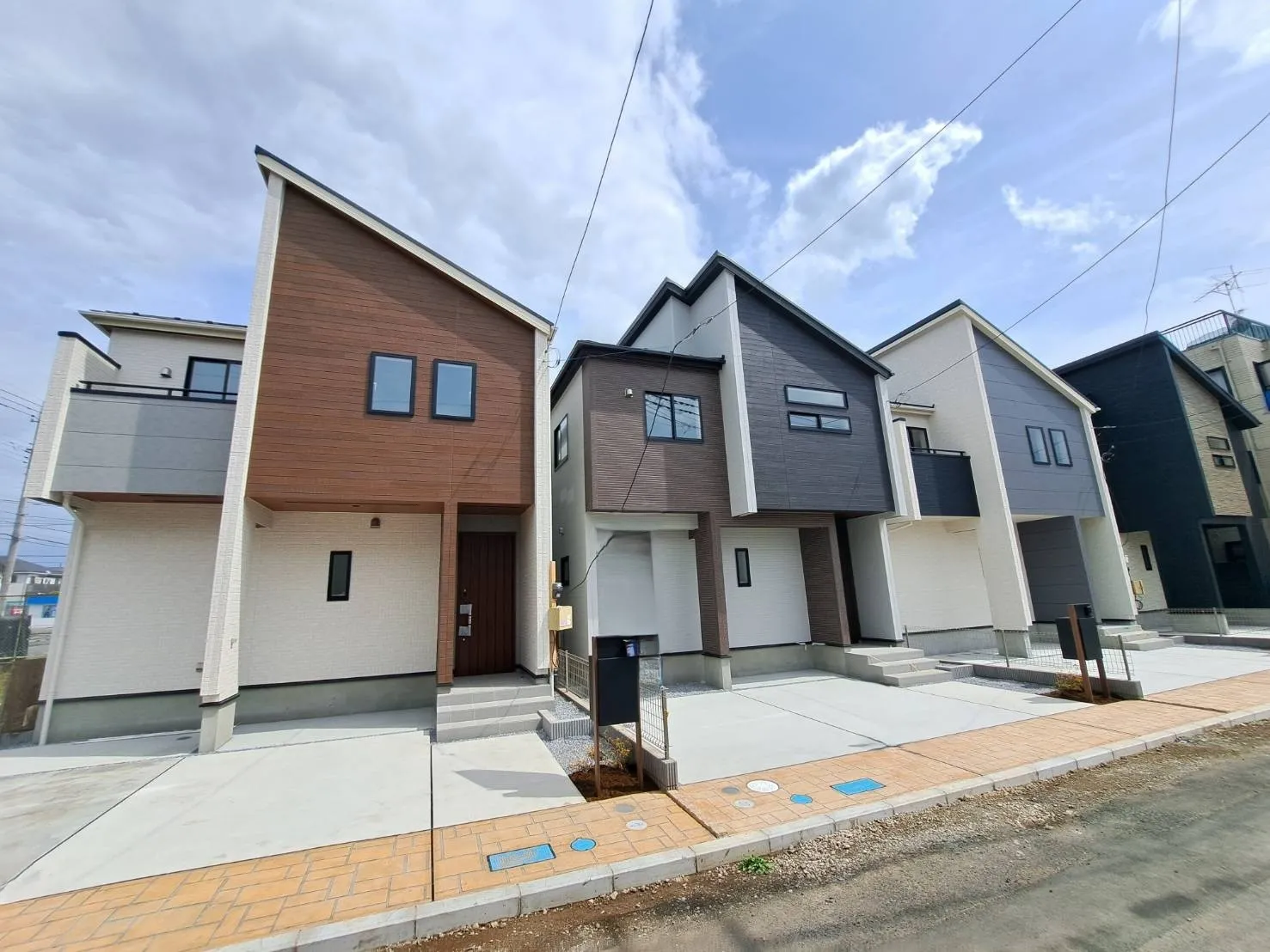 街並みにもよく馴染む、すっきりとした外観デザインです!