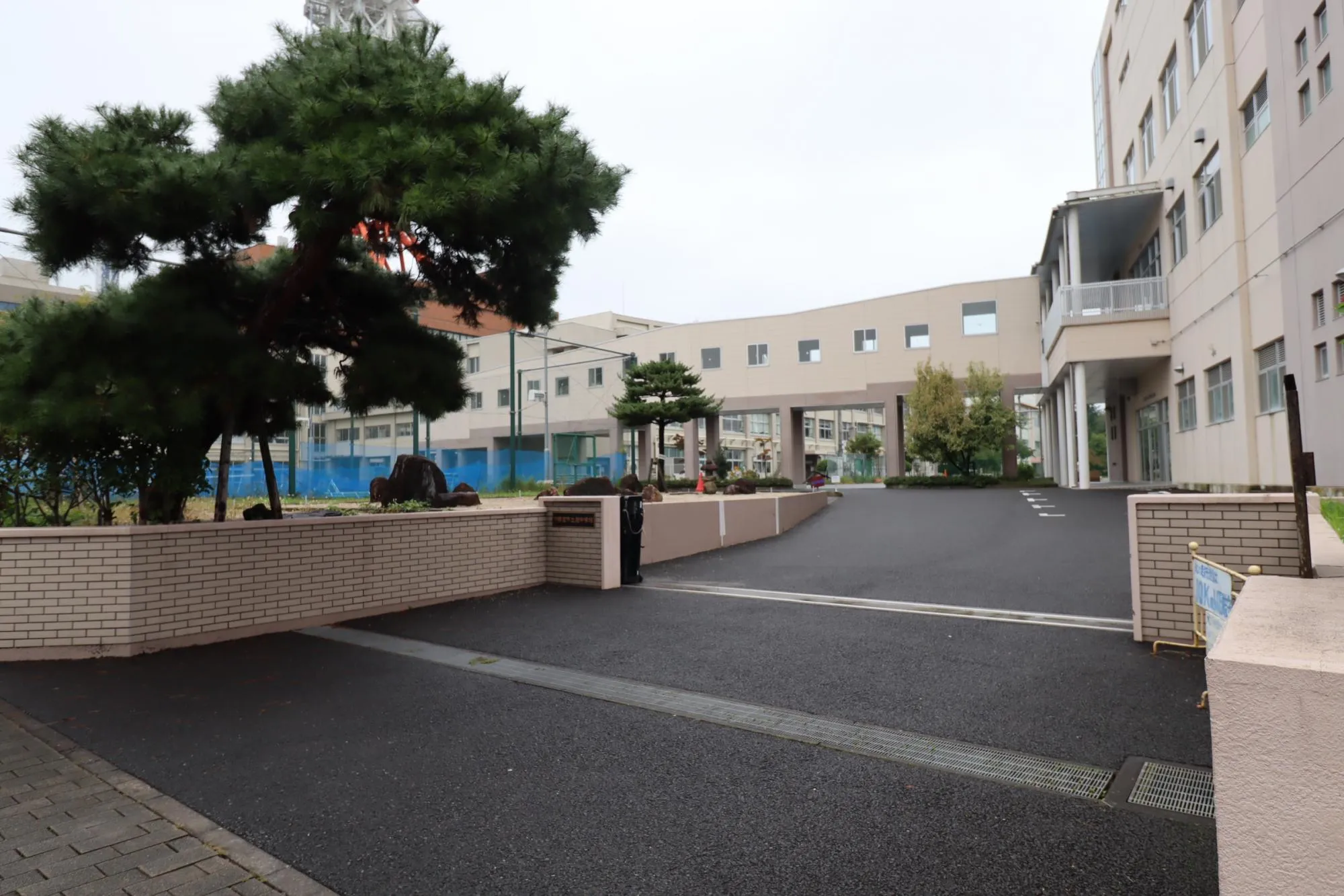 旭中学校