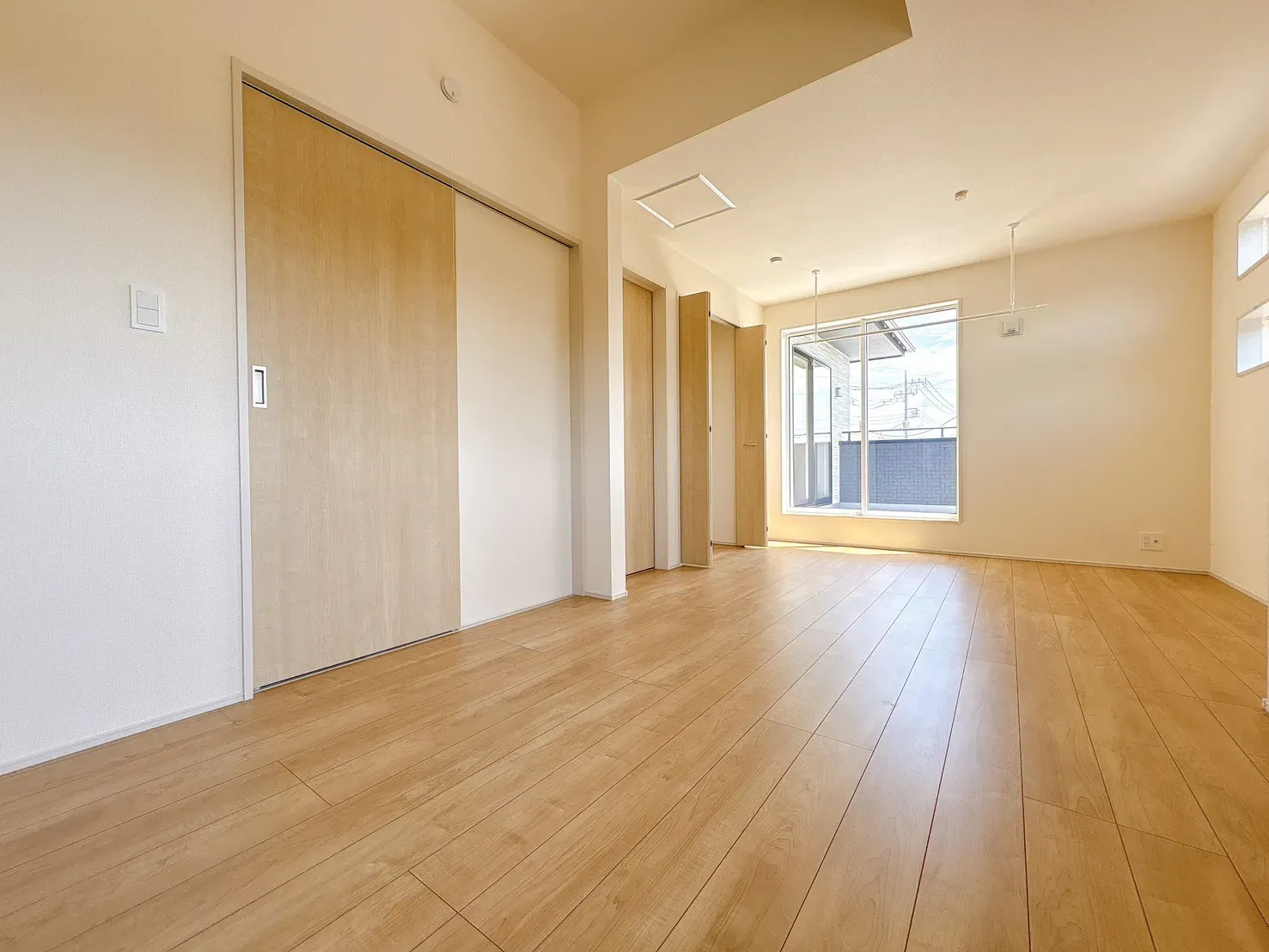 【洋室(10.50帖)】将来こども部屋として1部屋を2つの部屋にアレンジできるフレキシブルルーム(10.50帖)※将来2部屋として利用の場合、間仕切壁工事は有償となります。