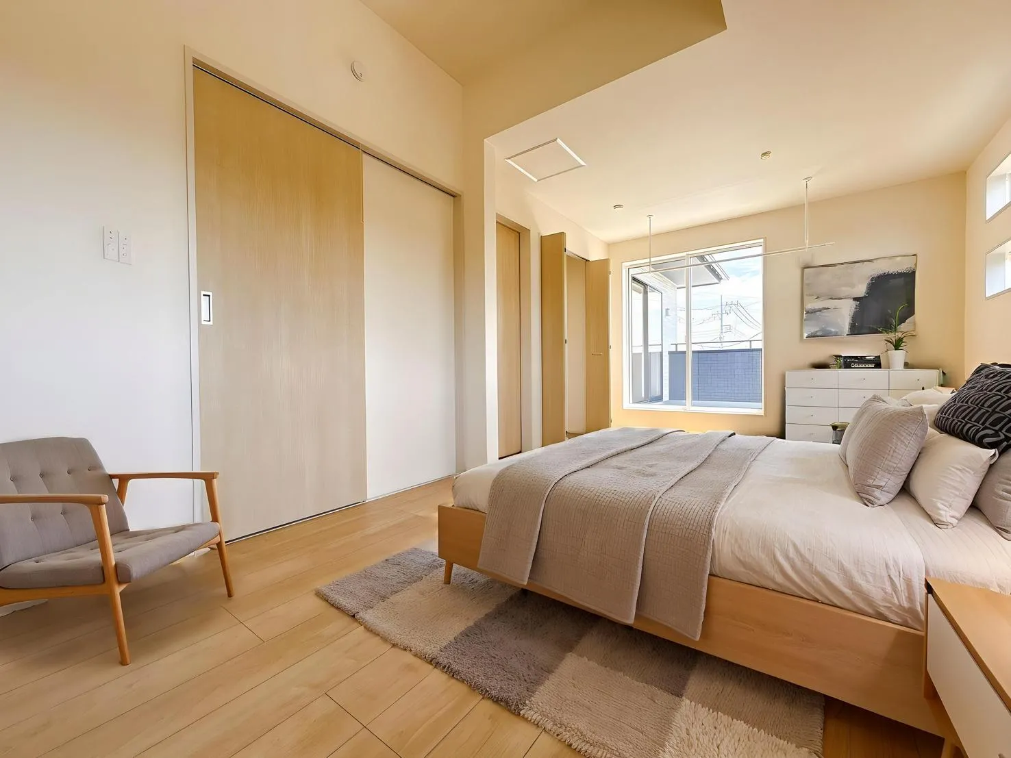 【洋室(5.0帖)】使い勝手の良いサイズのお部屋で、様々な用途でご利用可能◎扉付きのクローゼットが備わっており、身の回りの物をすっきり整理できます。