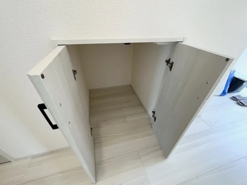 1階廊下収納　1号棟