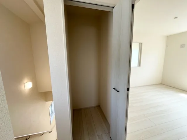 2階廊下収納　1号棟