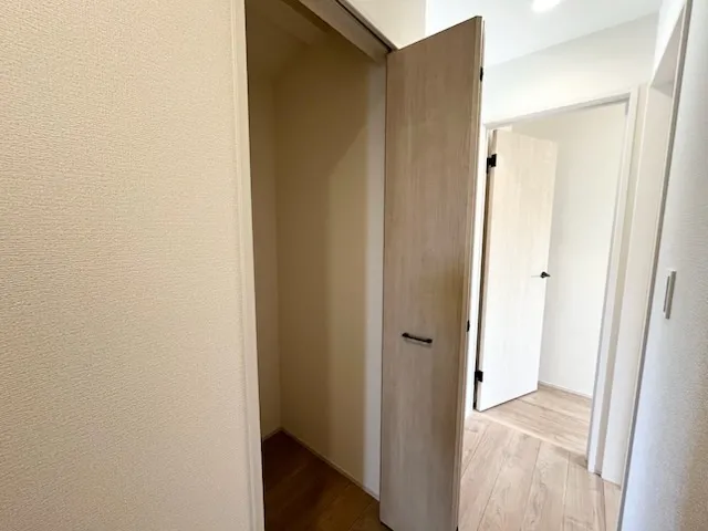 2階廊下収納　3号棟