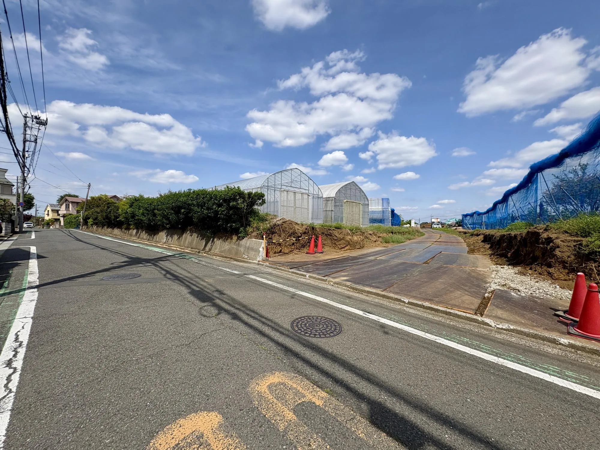 【前面道路含む現地土地写真】