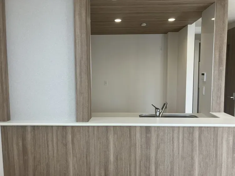 【キッチン/3号棟】お部屋に彩を添えるアクセントクロスです!