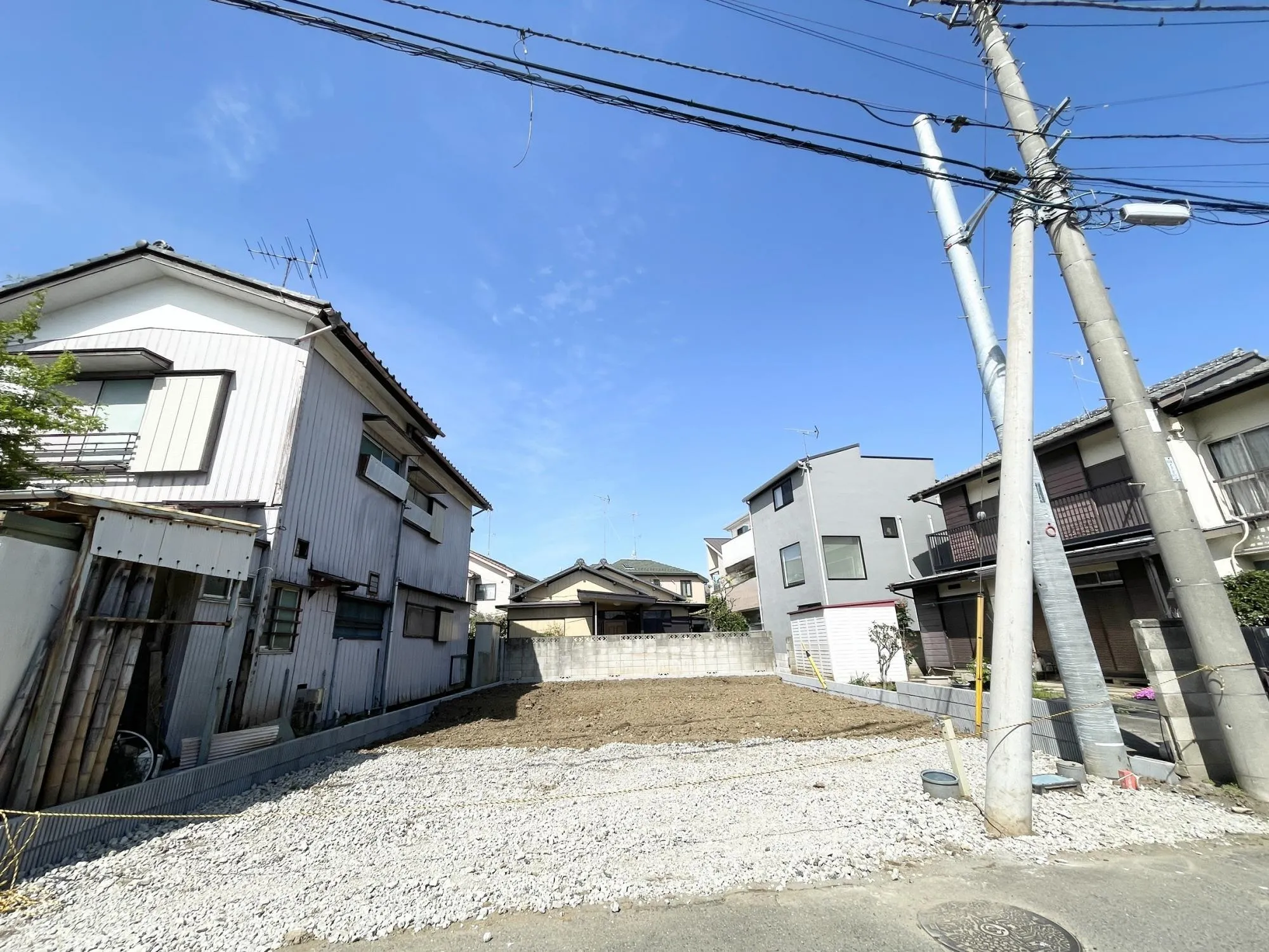 【外観写真】落ち着いた印象の外観デザイン・ペニンシュランキッチンハイクラス仕様・オープンサニタリーirodoriを採用。広々LDK17帖以上・全居室収納付き「3(4)LDK+カースペース2台」のゆとりある住まいです。