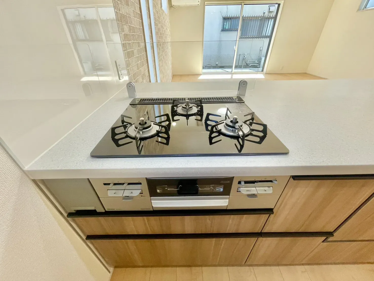 「3口コンロで料理もはかどるキッチン」