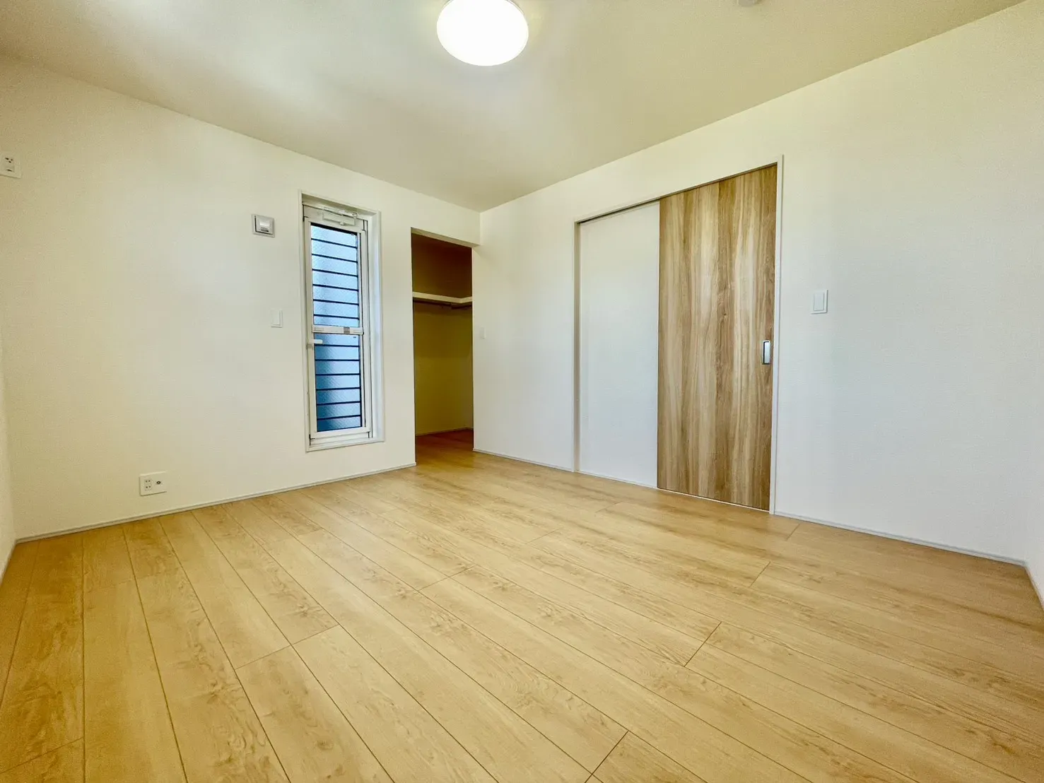 「ゆとりある広さの洋室」