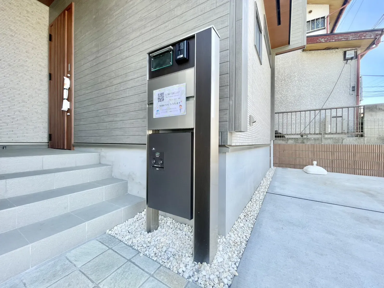 「機能性の高い宅配ボックス付き門柱」