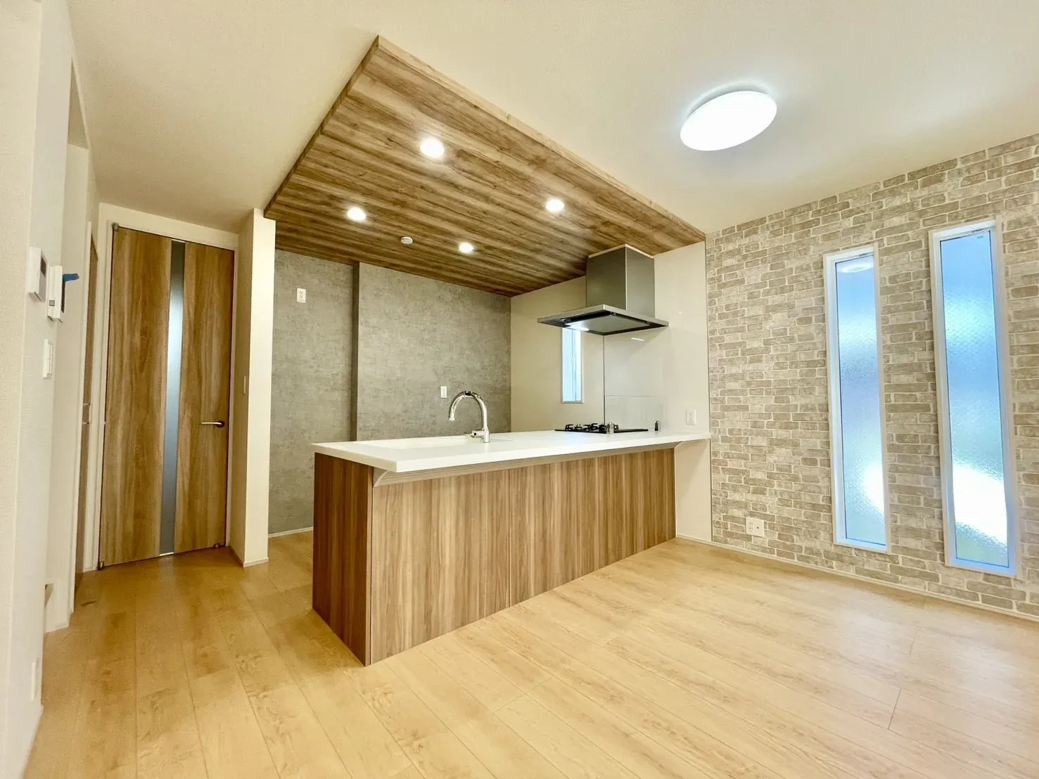 「家族と会話が弾む対面キッチン」