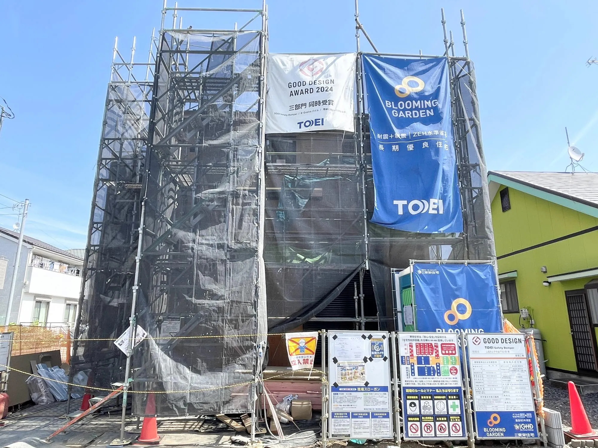 【外観写真】落ち着いた印象の外観デザインを採用。ワイドバルコニー・全居室収納付き「3(4)LDK・カースペース2台」のゆとりある間取りと充実の収納力。家族それぞれの空間を確保しながら、すっきり暮らせる住まいです。