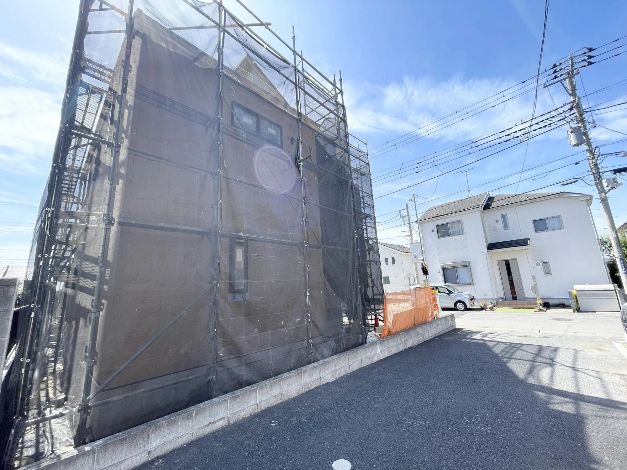 【外観写真】制震ダンパーを搭載した、地震に強い住まいです。地震の揺れを吸収し、建物へのダメージを軽減してくれる特徴があります。