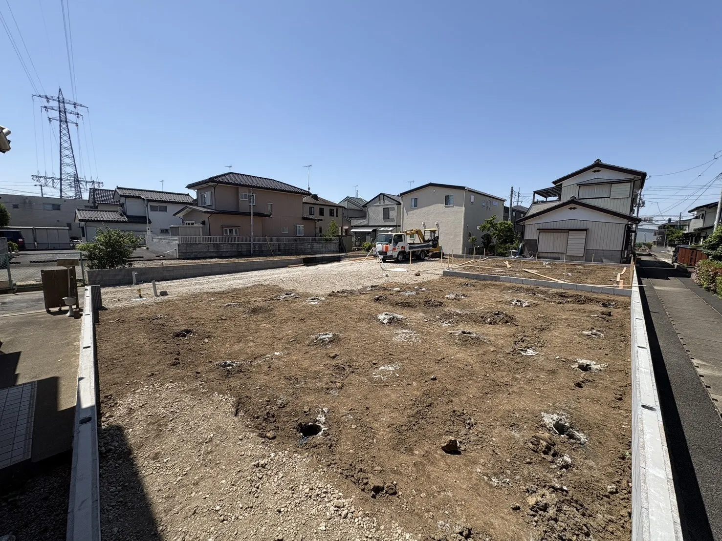 【外観写真】制震ダンパーを搭載した、地震に強い住まいです。地震の揺れを吸収し、建物へのダメージを軽減してくれる特徴があります。
