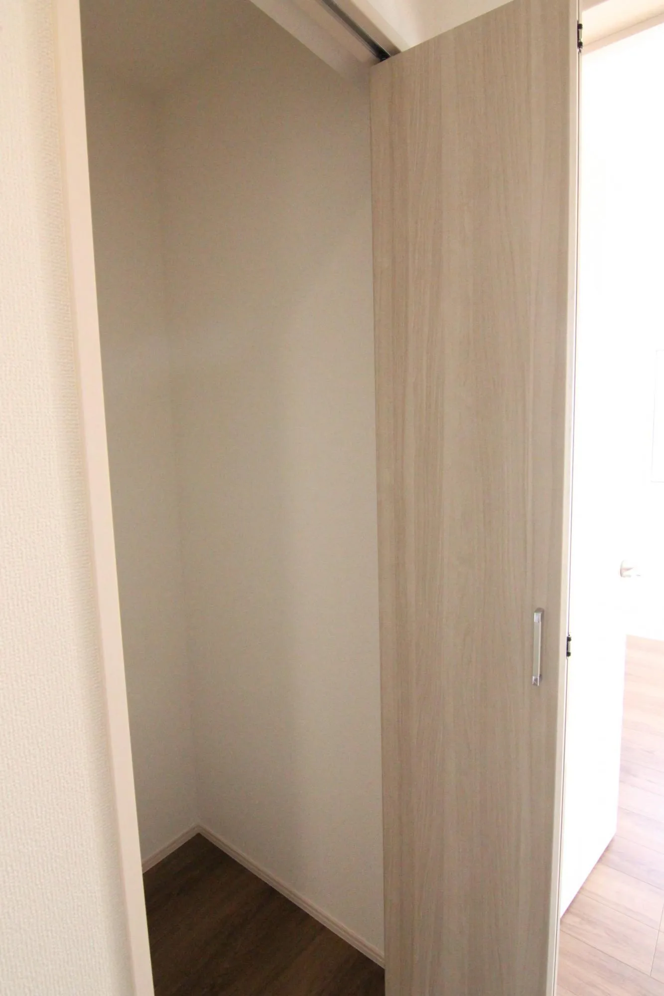 【2階廊下収納】