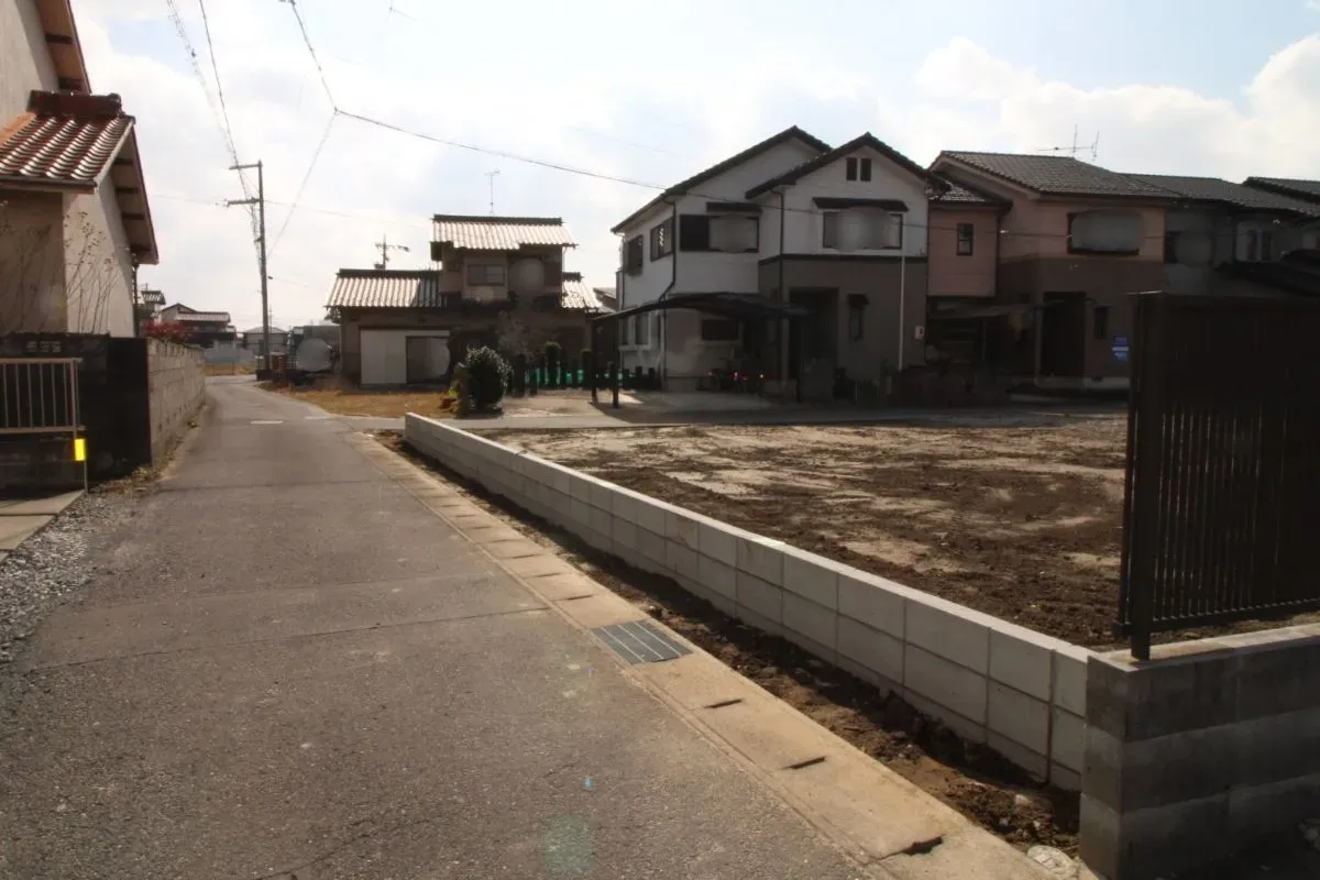 2月13日撮影　東側道路(北→南)