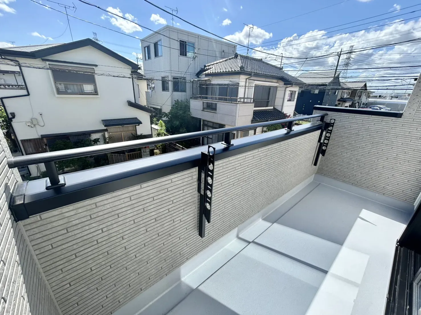 南向きのバルコニー　物干し付き
