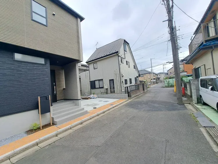 【街並み】ゆとりある前面道路が魅力です♪
