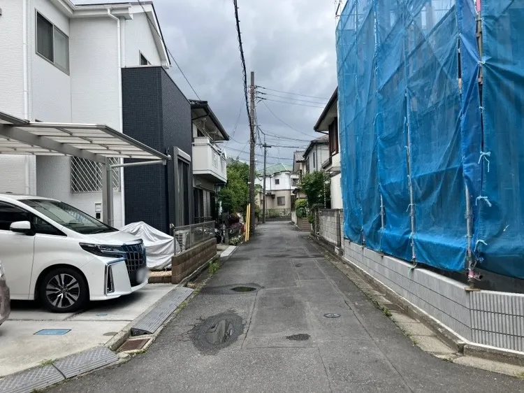 車通りも比較的少なく、落ち着いた雰囲気の前面道路です!