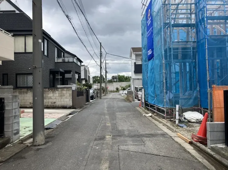 前面道路がしっかり確保されているため、お車の出入りもラクラクです☆