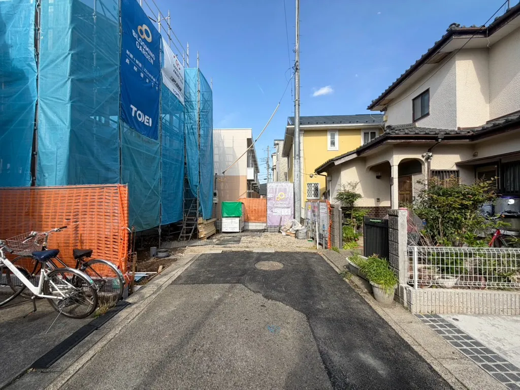 落ち着いた現地は車の通り抜けが無いので静かです。