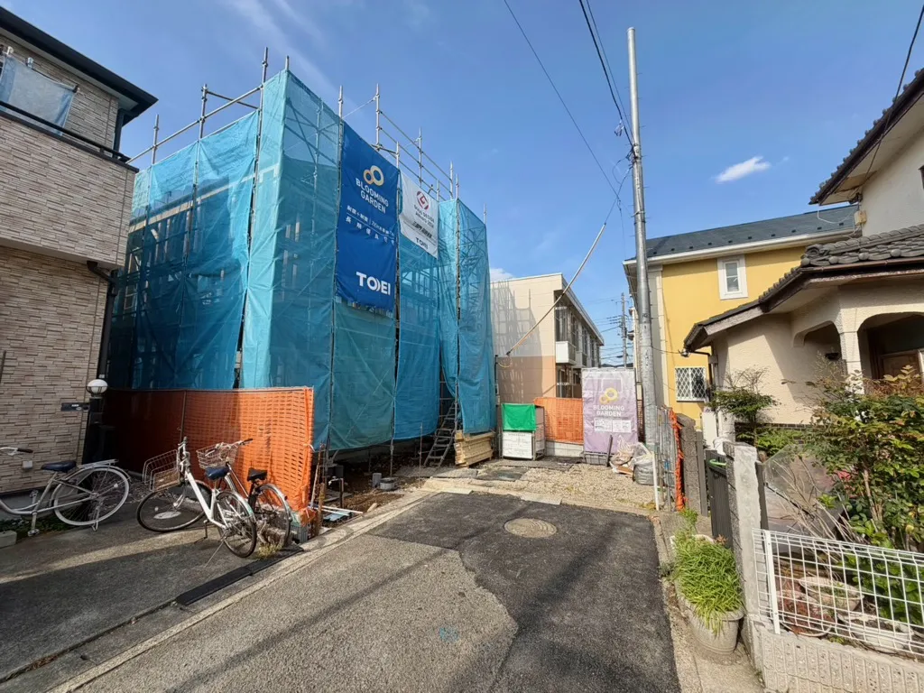 カースペース2台駐車可能で閑静な住宅街に立地しております。