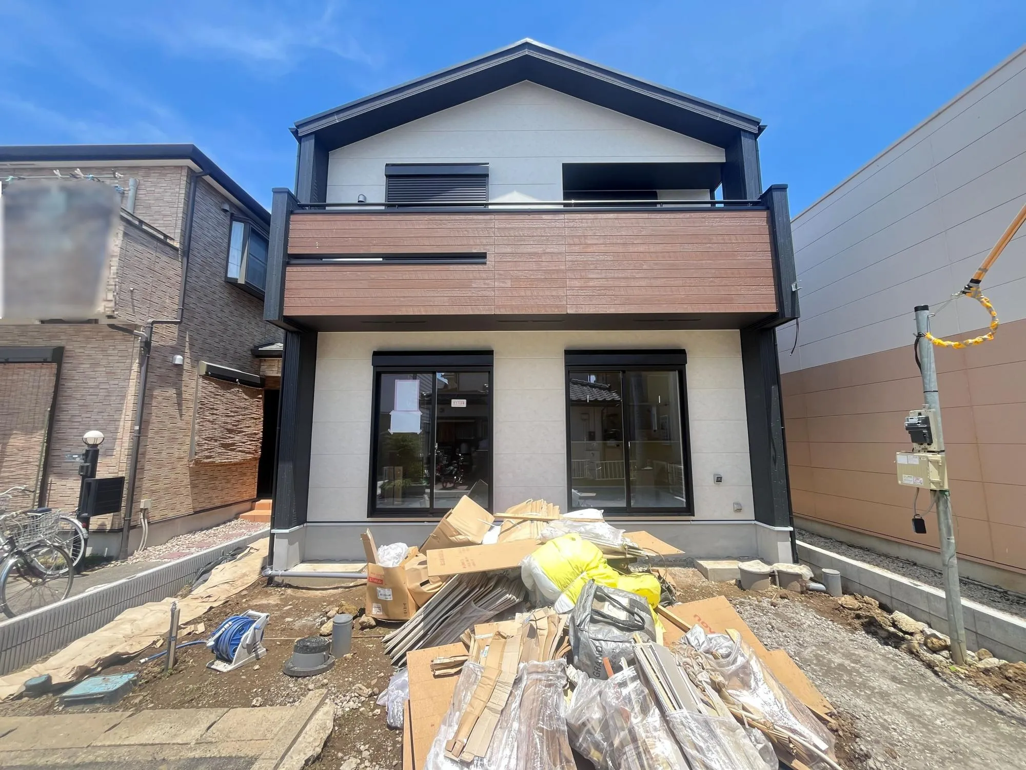 カースペース2台駐車可能で閑静な住宅街に立地しております。ゆったりと暮らすことのできる住居となっております。