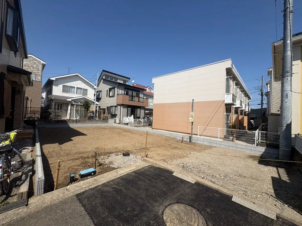 並列で普通車を2台駐車頂けます!