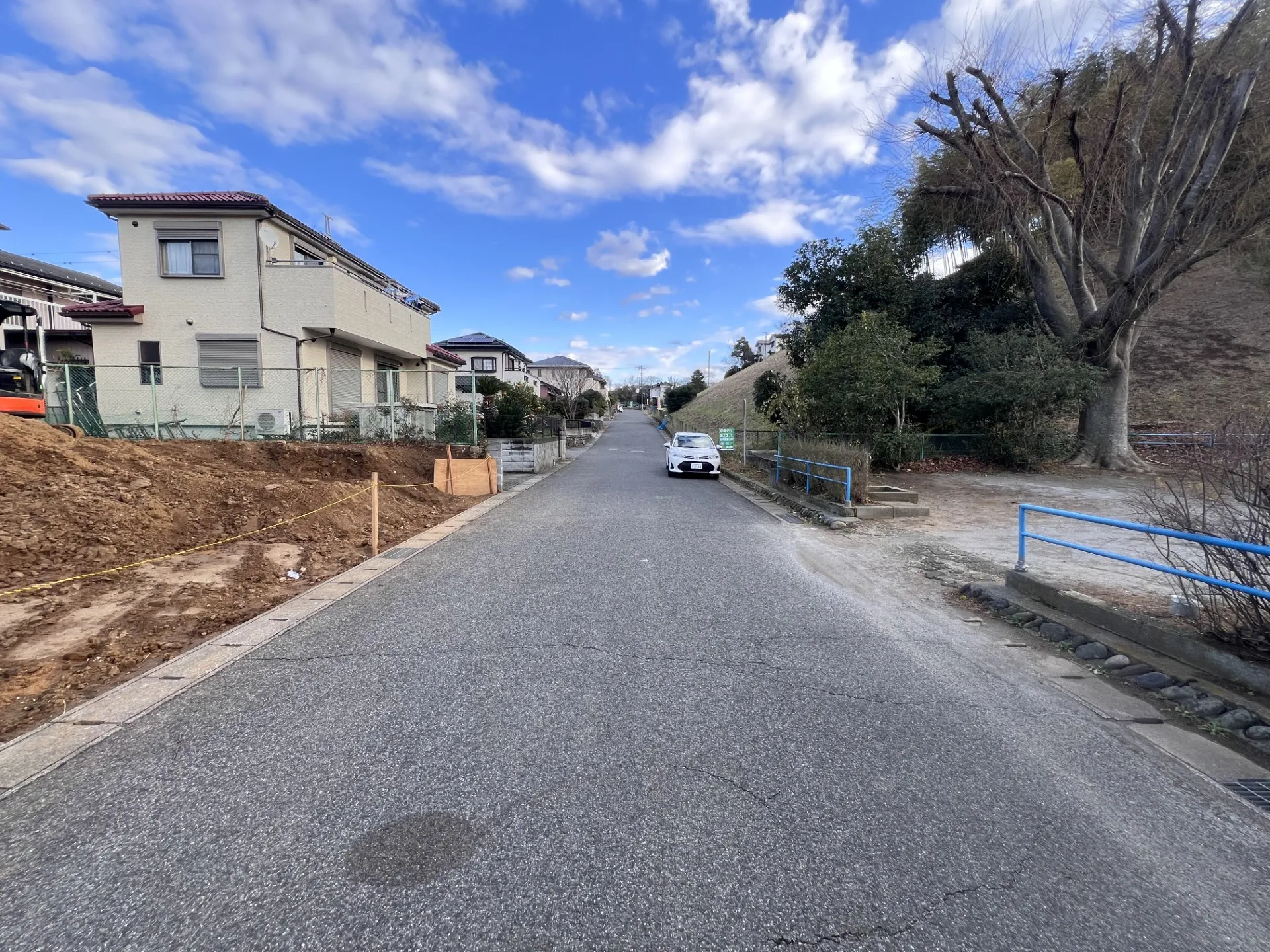 【2025.12.22　販売現地・前面道路】