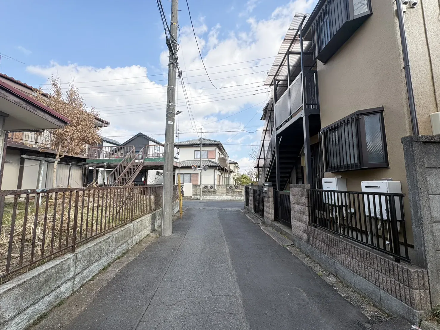 【前面道路】
私道 幅員4m
駐車もしやすい4m私道です♪
車通りも多くなく静かな環境です。