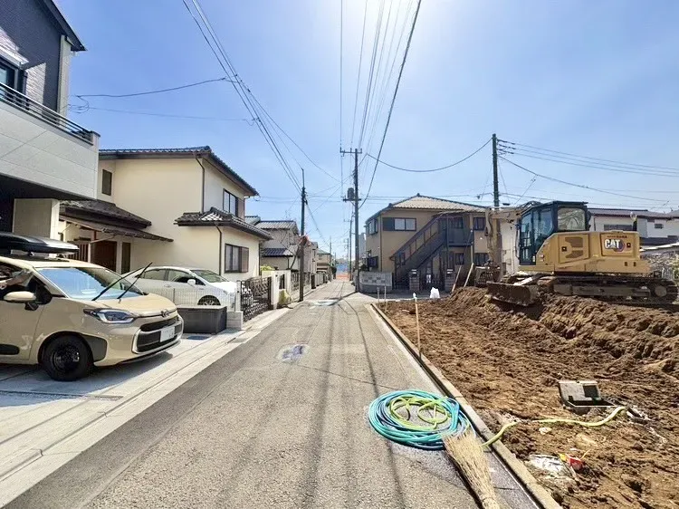 【前面道路】
公道 幅員4m
駐車もしやすい広々4m公道です♪
車通りも多くなく静かな環境です