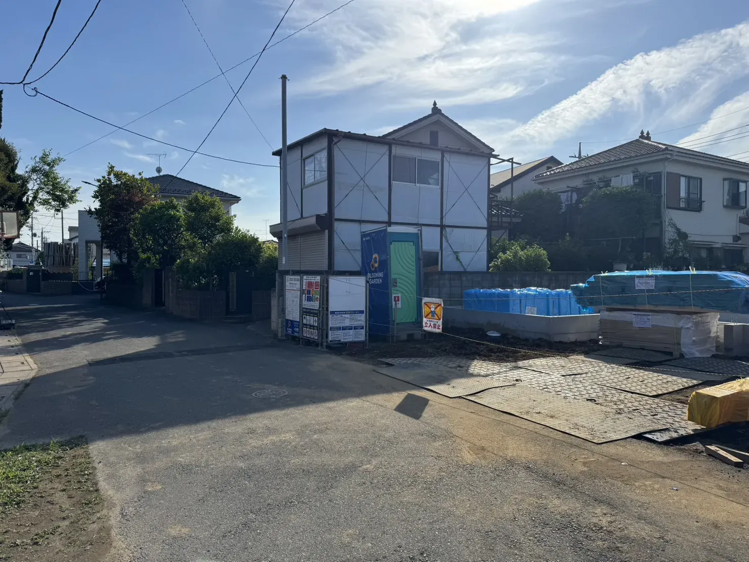 ①号棟側前面道路