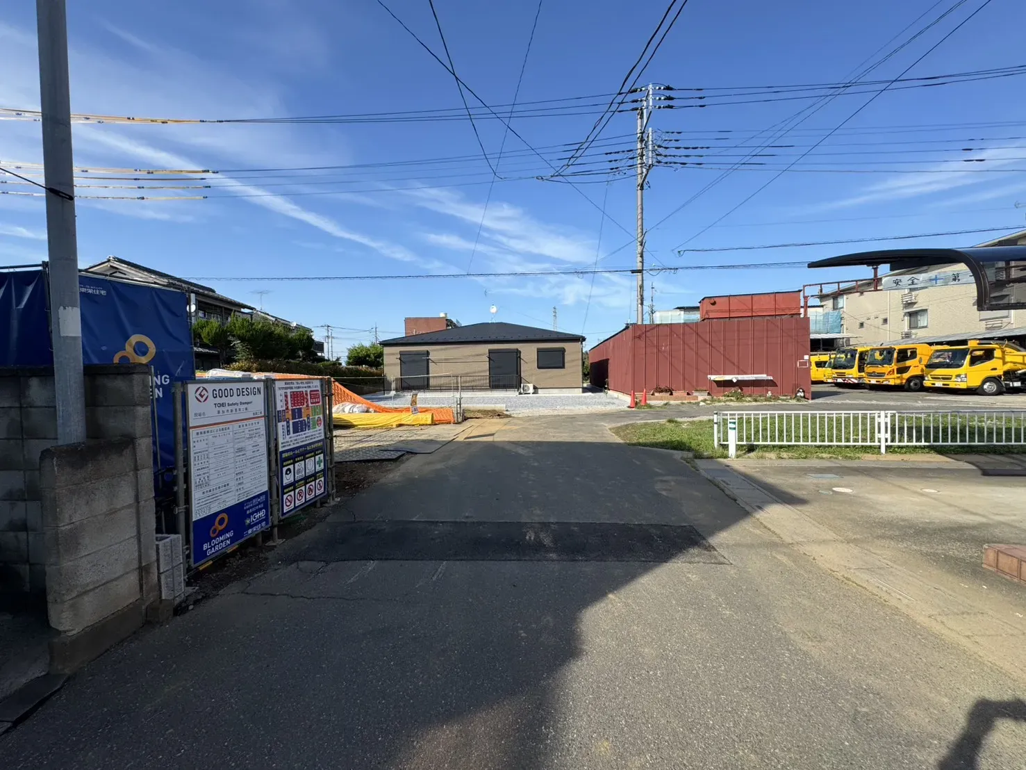 ①号棟側前面道路